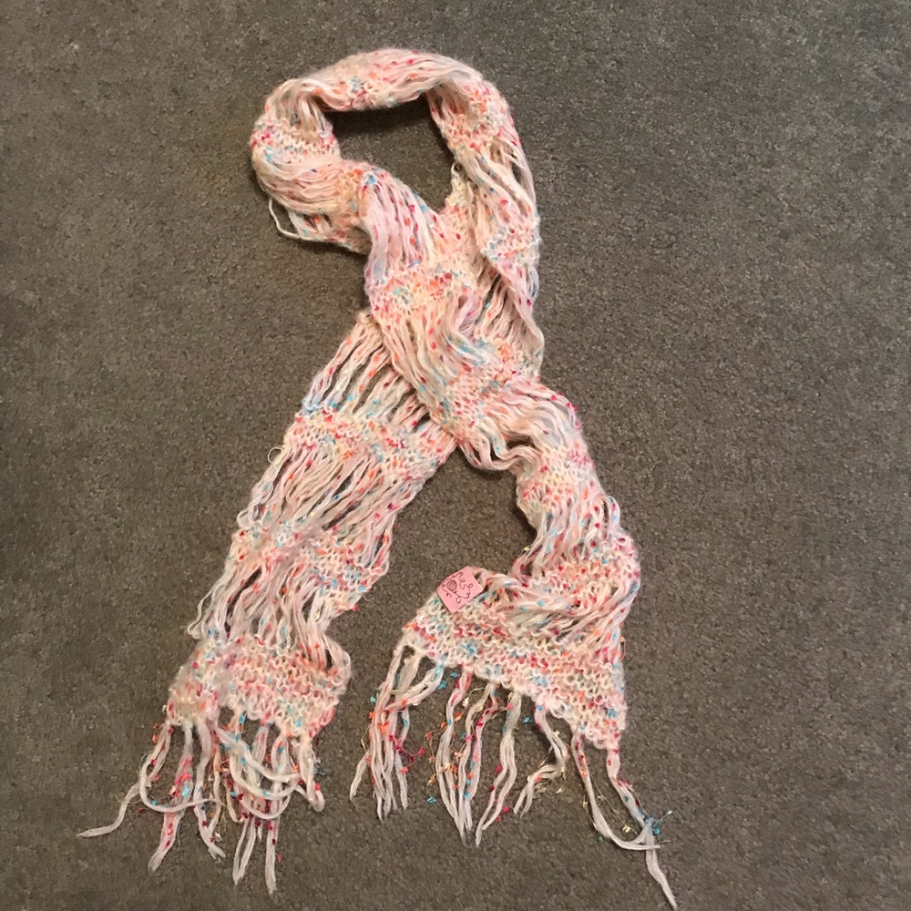 DONATING 8/1! | Fun scarf 🌈
